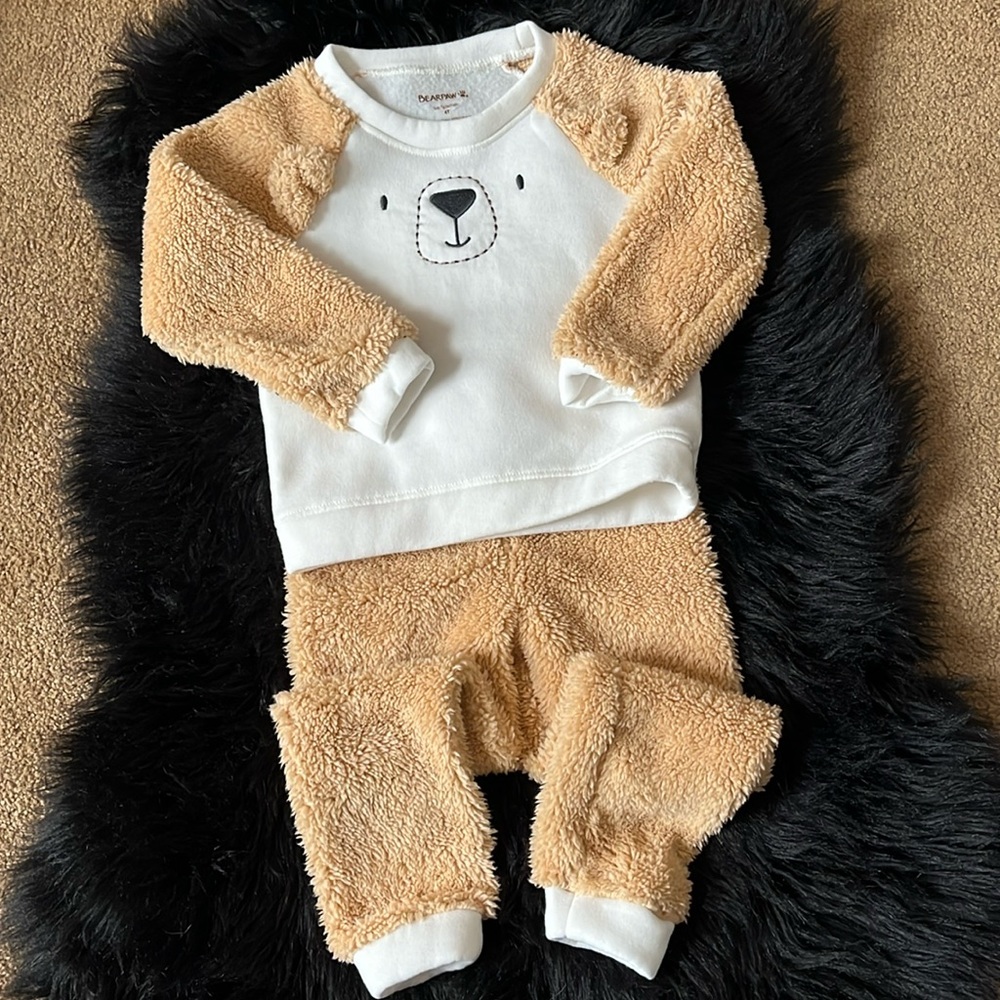 Bearpaw sweater and pants
